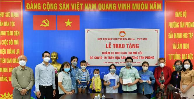 Overseas Vietnamese in Italy and Cyprus join hands to support COVID-19 orphans